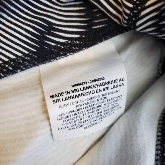 Nike Black Legendary Waves Printed Cropped Legging - Picture 11 of 11